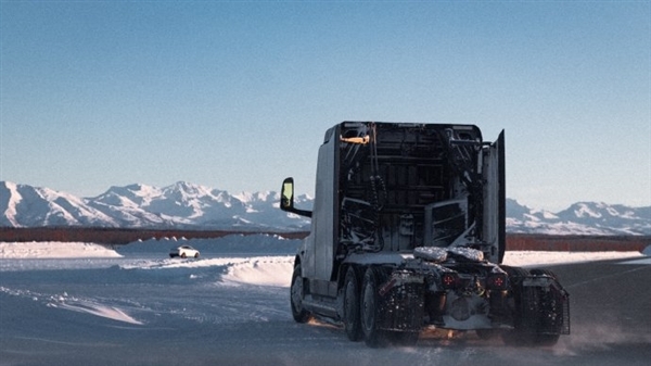 特斯拉半挂卡车官宣阿拉斯加冬测！马斯克：今年将实现大规模量产