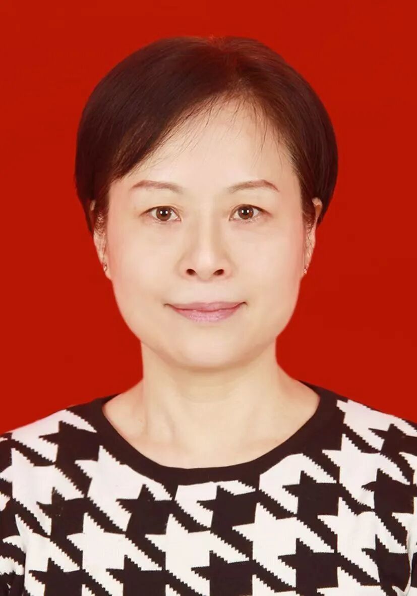 5.杨亚男证件照.jpg