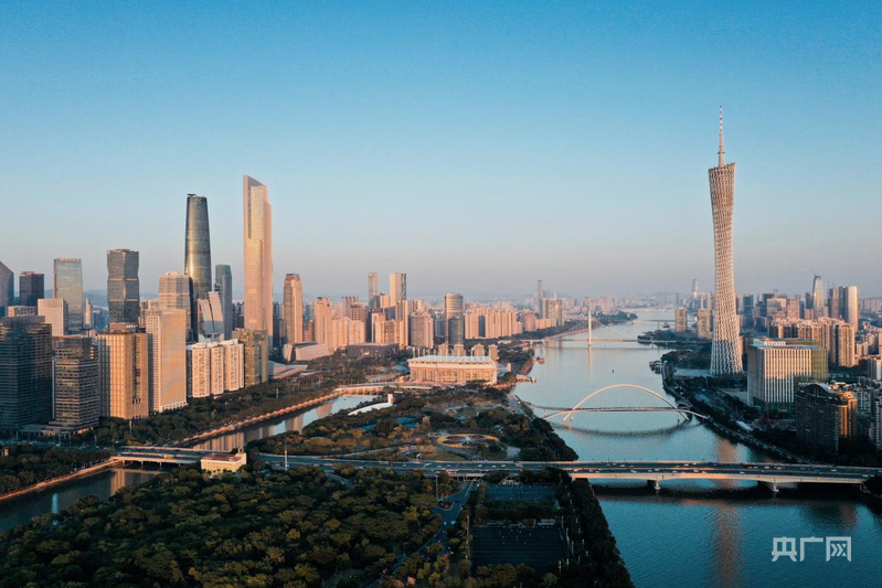 广州市区珠江两岸楼宇林立(央广网记者 官文清 摄)
