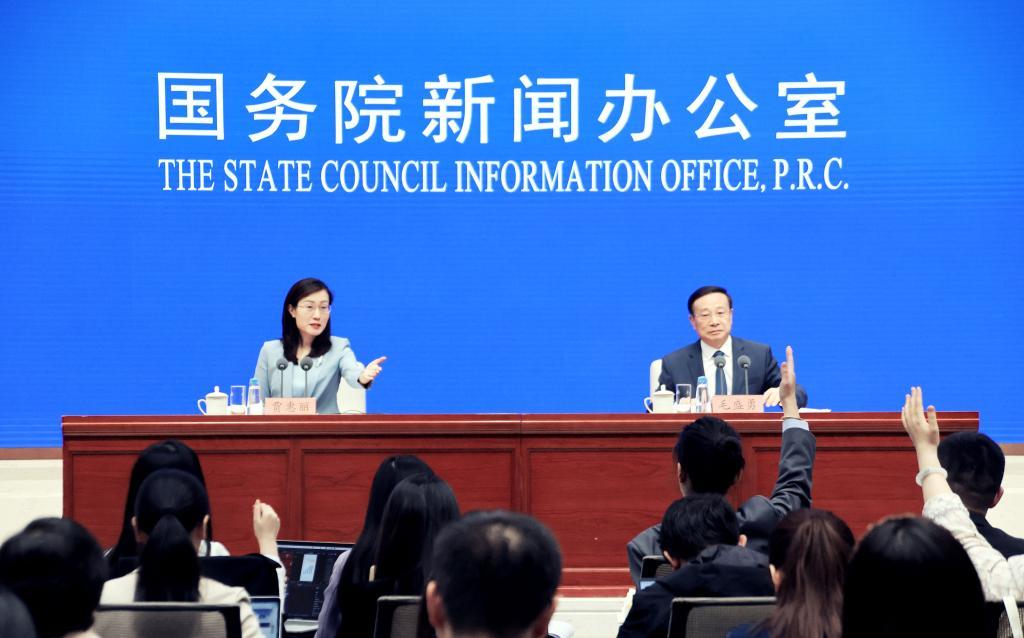 4月16日，国务院新闻办公室在北京举行新闻发布会，国家统计局副局长毛盛勇介绍2026年一季度国民经济运行情况，并答记者问。新华社记者 潘旭 摄