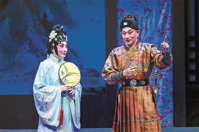 罗家英、汪明荃主演的新编粤剧《大鼻子情圣》