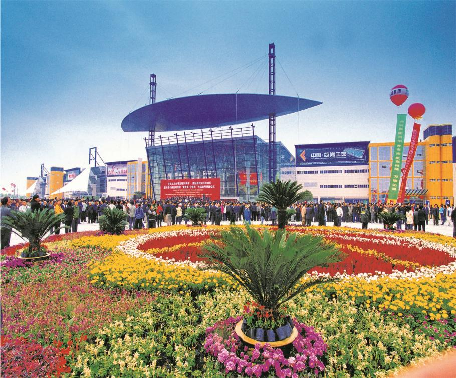 2002年，国际商贸城一区市场建成开业。