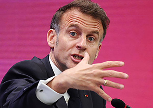 当地时间4月3日，法国总统马克龙在法韩商务论坛上发表讲话。 IC Photo