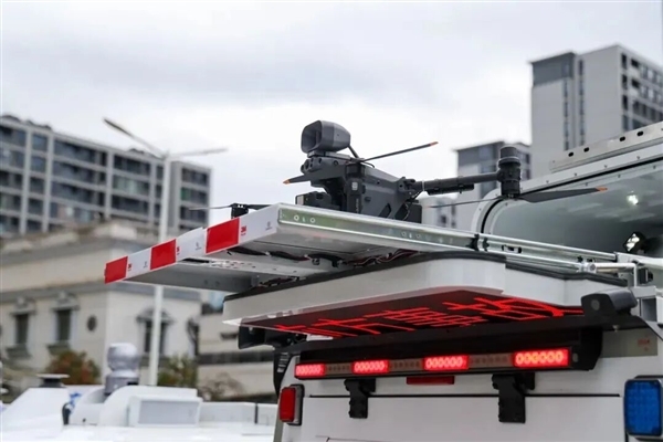 智能警用无人车问世:高速公路自动巡逻 主动发现异常