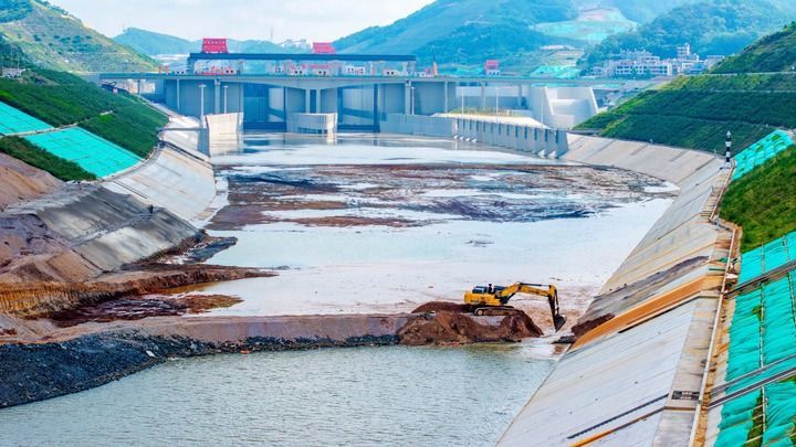 这是2026年6月3日拍摄的广西平陆运河马道枢纽充水现场(无人机照片)。新华社发(赵振宇摄)