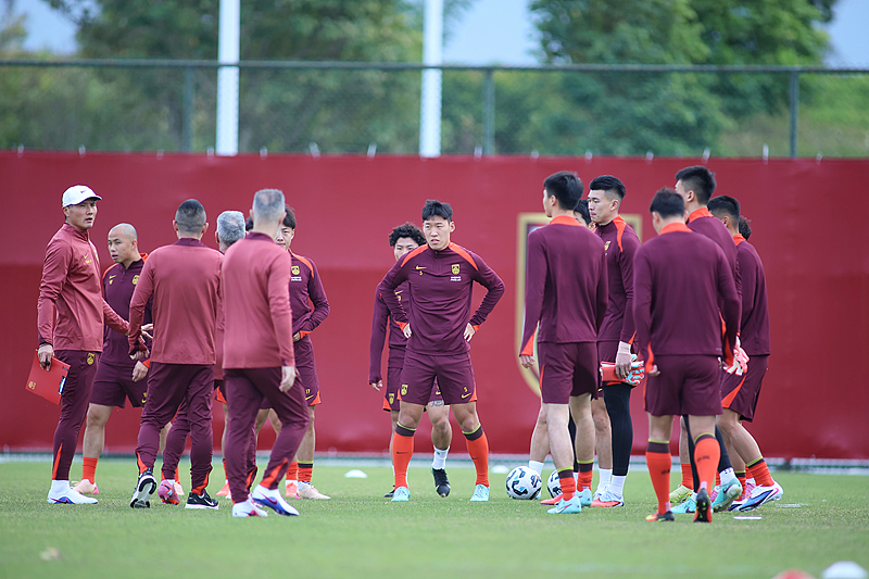 缺乏磨合时间，的确是这支国足目前面临的难题