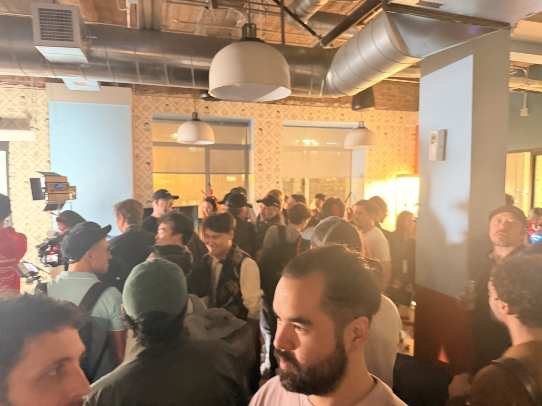 OpenClaw全球首聚,千人挤爆旧金山!龙虾头机器人现场乱逛太炸裂