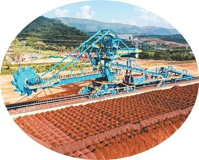 位于几内亚的西芒杜铁矿北部矿山堆场。蔺前文摄