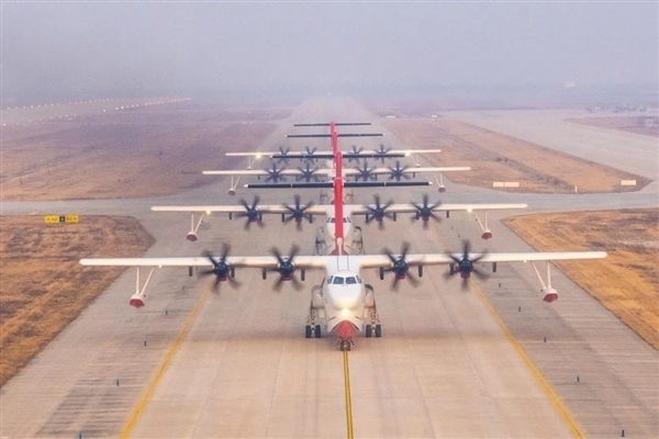 我国自研水陆两栖大飞机！鲲龙AG600批产第三架机总装下线