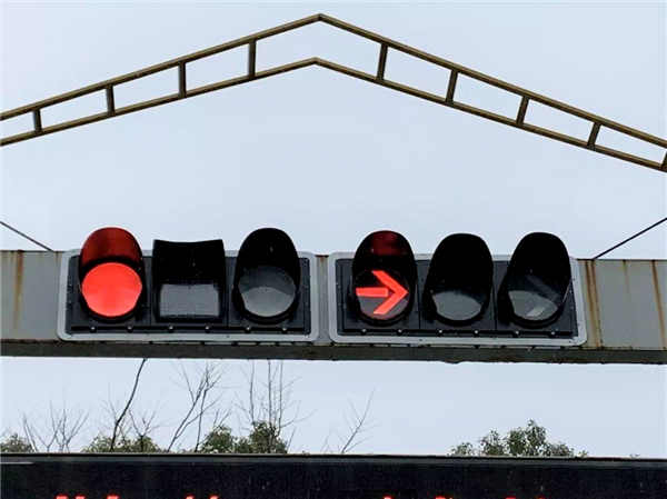 路口右转 到底要不要等红灯?交警详细释疑科普