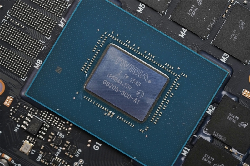 显卡界的嘻哈涂鸦!七彩虹iGame RTX 5070 Ultra OC评测:同价位颜值与散热双天花板