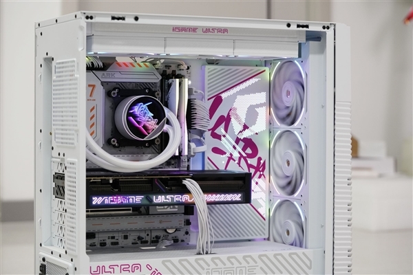 嘻哈涂鸦太吸睛！七彩虹RTX 5070 Ultra OC 12GB图赏