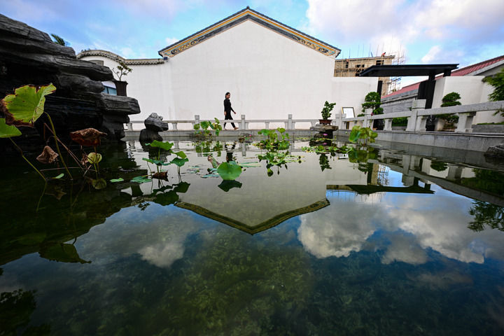 这是在海南省文昌市文教镇加美村拍摄的民宿景色（2025年9月9日摄）。新华社记者 蒲晓旭 摄