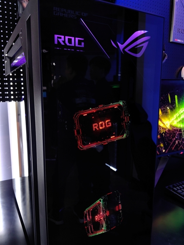 ROG枪神10X:旗舰专业电竞台式机终极进化!首创全息投影能玩年