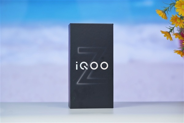 iQOO首款万毫安时手机！Z11S图赏