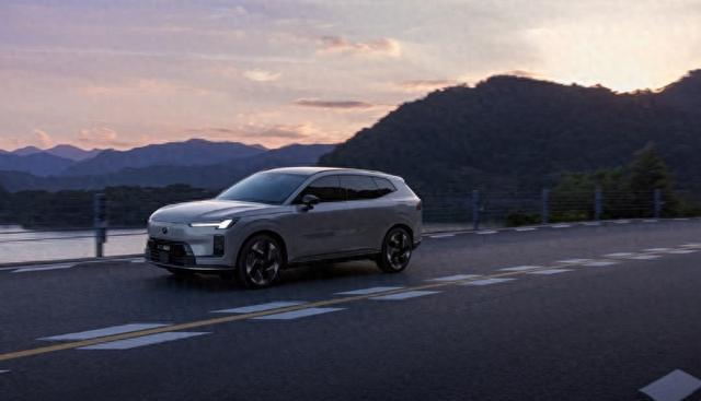 20万预算买纯电SUV？看完这篇沃尔沃XC70对比评测股票配资门户官网，别再盲目跟风！-有驾
