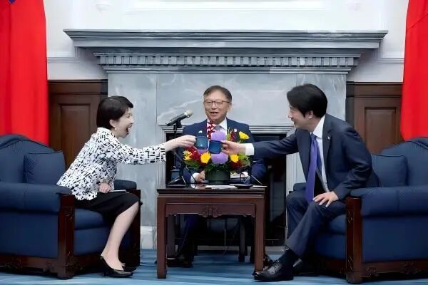 2025年4月,时为日本众议院议员的高市早苗窜访台湾,与赖清德碰面