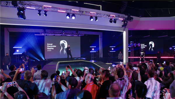 特斯拉FSD只能订阅 不好意思 智驾我都不想掏钱