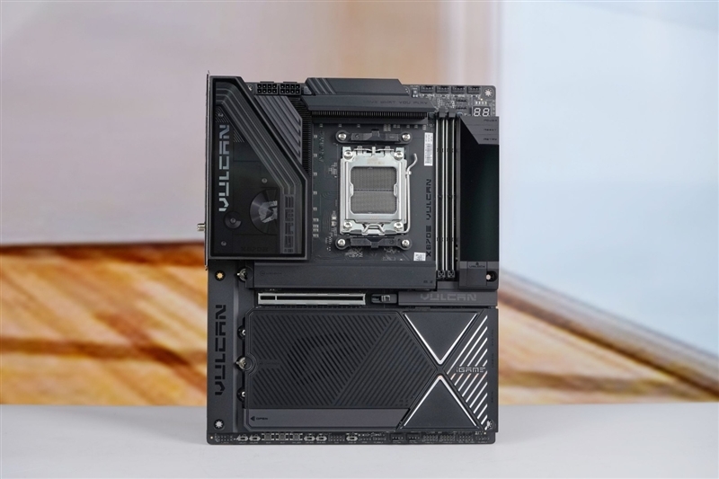 AMD X3D最强优化!七彩虹iGame X870E Vulcan OC V14火神主板评测:专属优化 温度更低性能更强