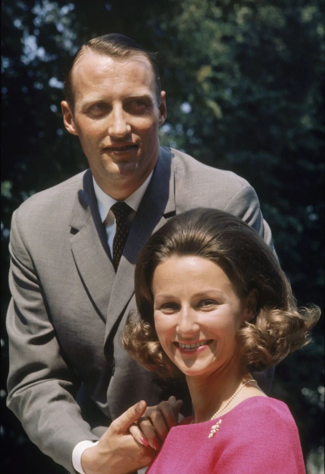 1968年6月，哈拉尔向媒体介绍其未婚妻索尼娅。