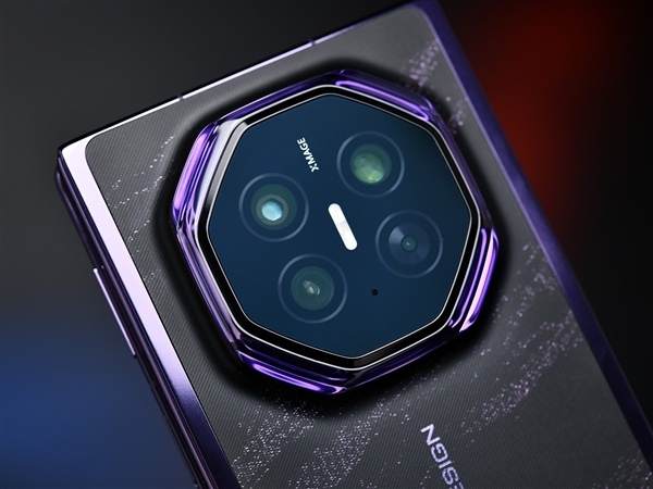 史上最完美的三折叠!华为Mate XT 2非凡大师上手