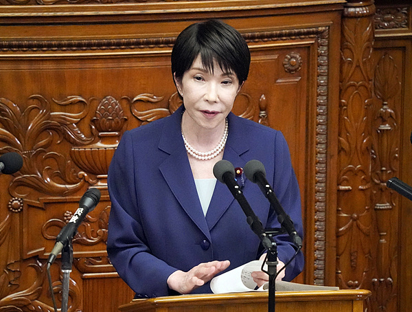 2026年10月20日,日本东京,日本首相高市早苗在众议院全体会议上回答提问。高市早苗于2025年10月21日成为日本首位女首相。
