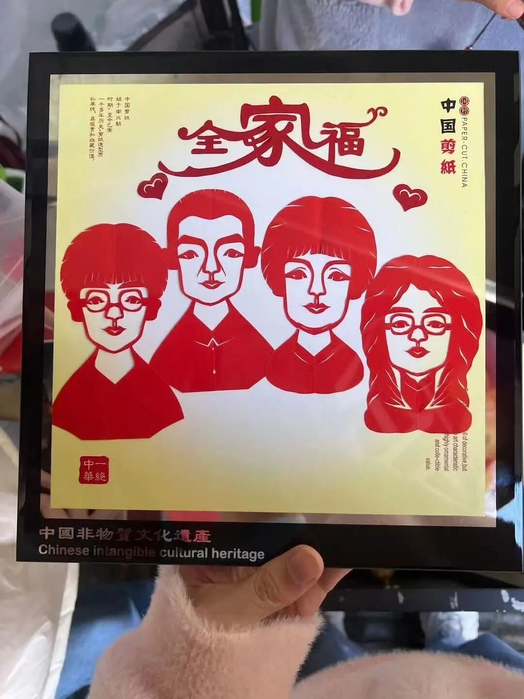 在南宋御街剪的全家福/受访者提供