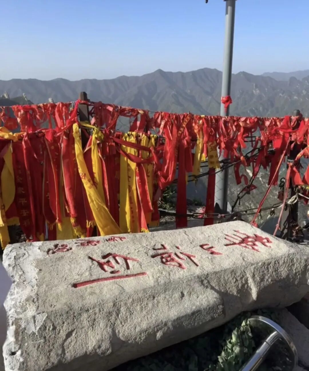 一处石碑被拆除(受访者供图)