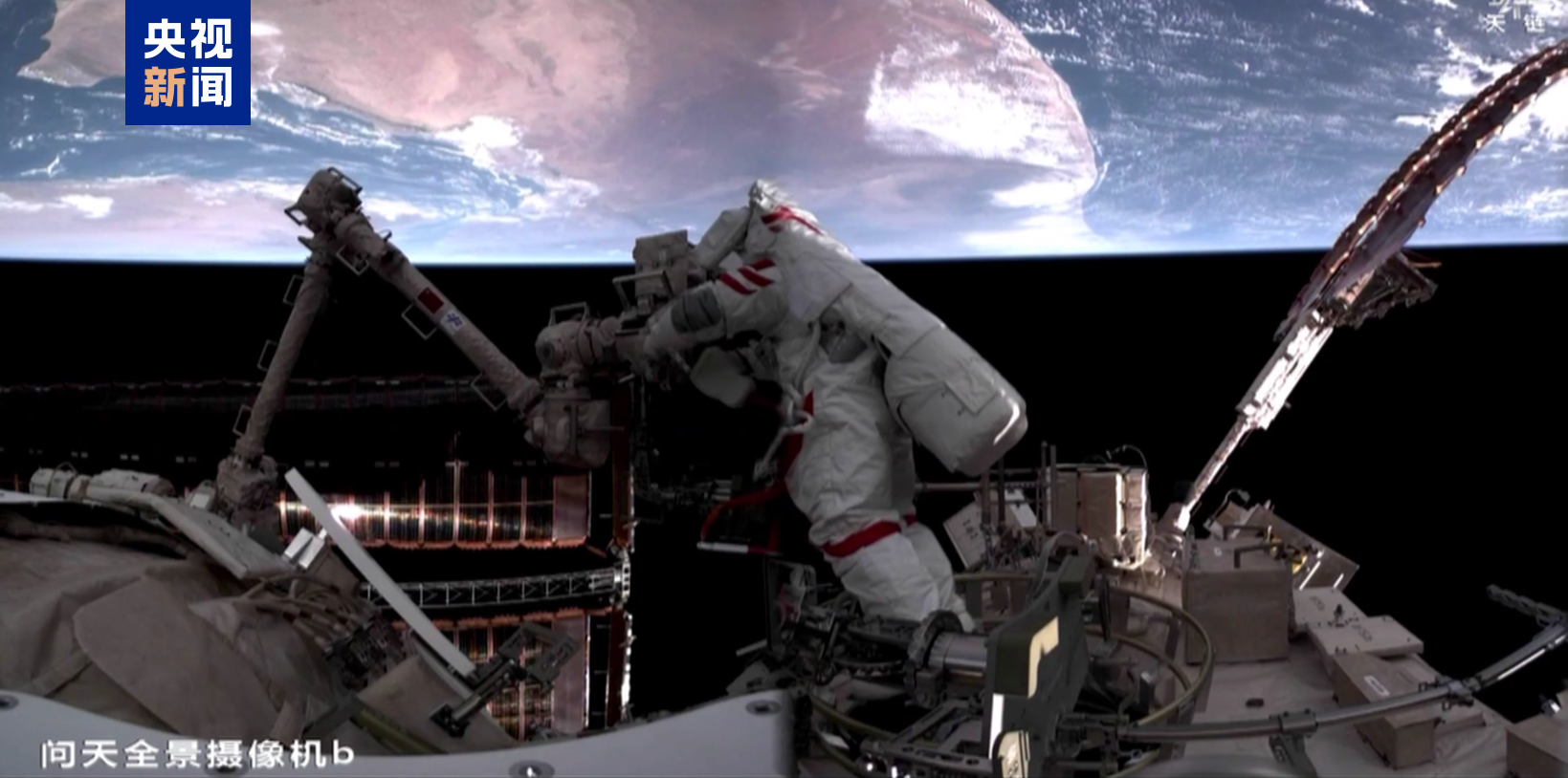 △神二十一乘组第一次出舱画面