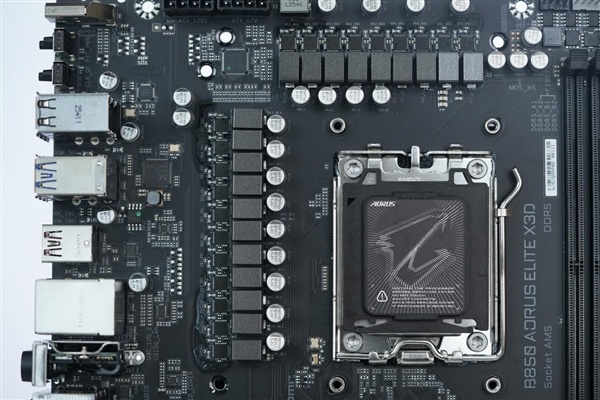 16+2+2相供电 配4路M.2!技嘉B850 AORUS ELITE X3D图赏