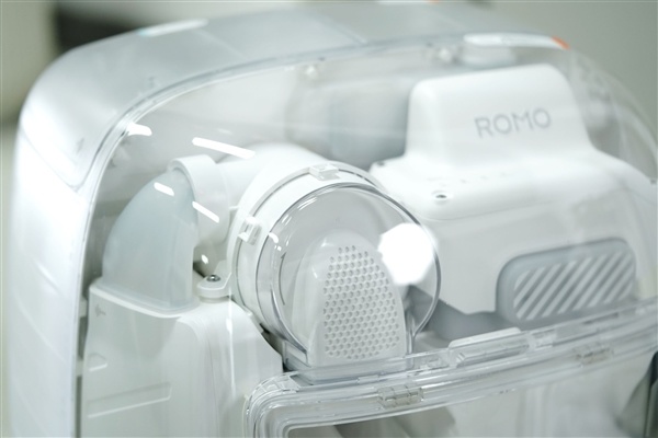 透明美学+无人机避障 大疆ROMO P2扫拖机器人全面评测：始于颜值，陷于智能，忠于实力