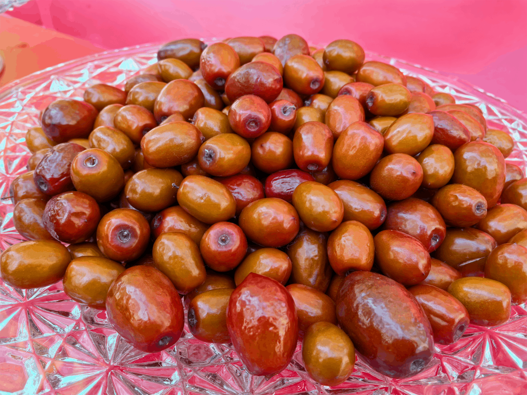 新疆各类瓜果飘香,展现丰收盛景 (央广网记者郭璁悦 制图)