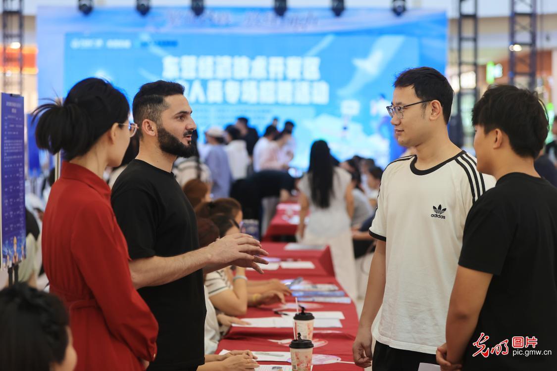 【职引未来】各地聚力攻坚 护航高校毕业生走稳就业路