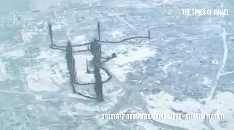 以色列国防军25日发布的视频显示,其在加沙南部摧毁一条哈马斯地道。图源:《以色列时报》援引以国防军