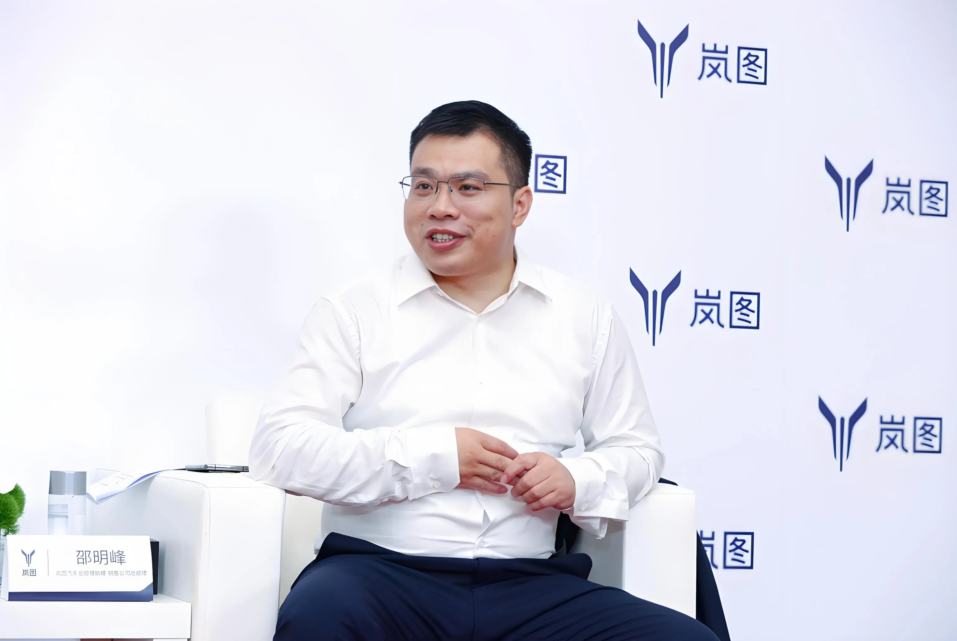 岚图高管谈与华为合作模式【岚图高管称与华为合作和而不同】9月22日晚