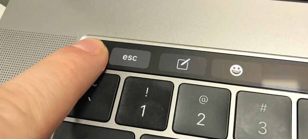 25 tips & tricks for the MacBook Pro Touch Bar