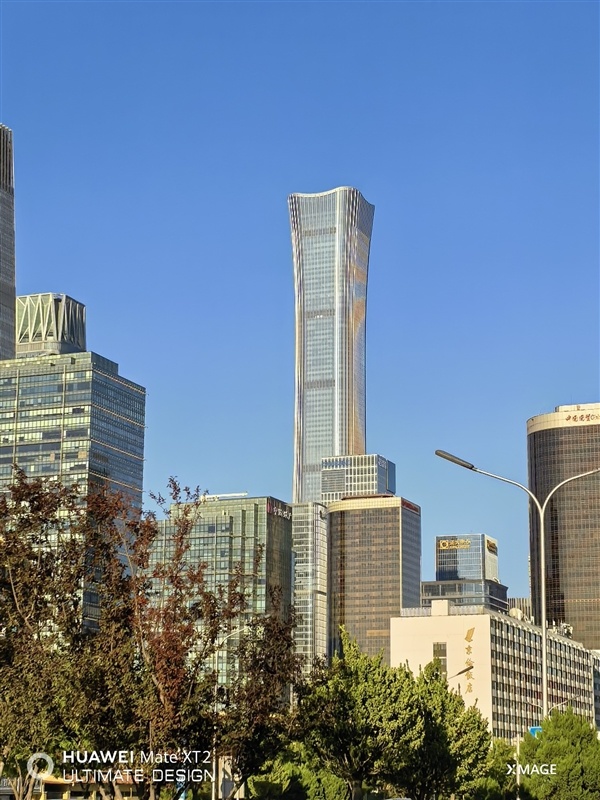 史上最完美的三折叠!华为Mate XT 2非凡大师上手