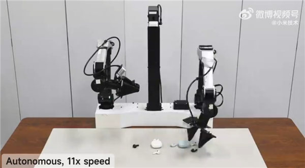 小米开源Xiaomi-Robotics-0后训练全流程！机器人秀神操作：丝滑连续收纳耳机