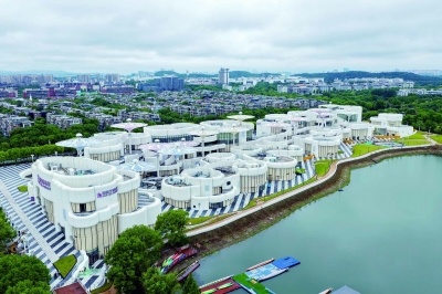 仙林德基艺术奥莱。 南京日报/紫金山新闻记者 徐琦 摄
