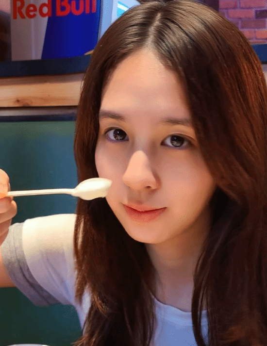 知名童星长大后变长腿大美女 自曝大学毕业就选港姐