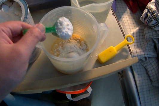 熊天琪给母亲做流食