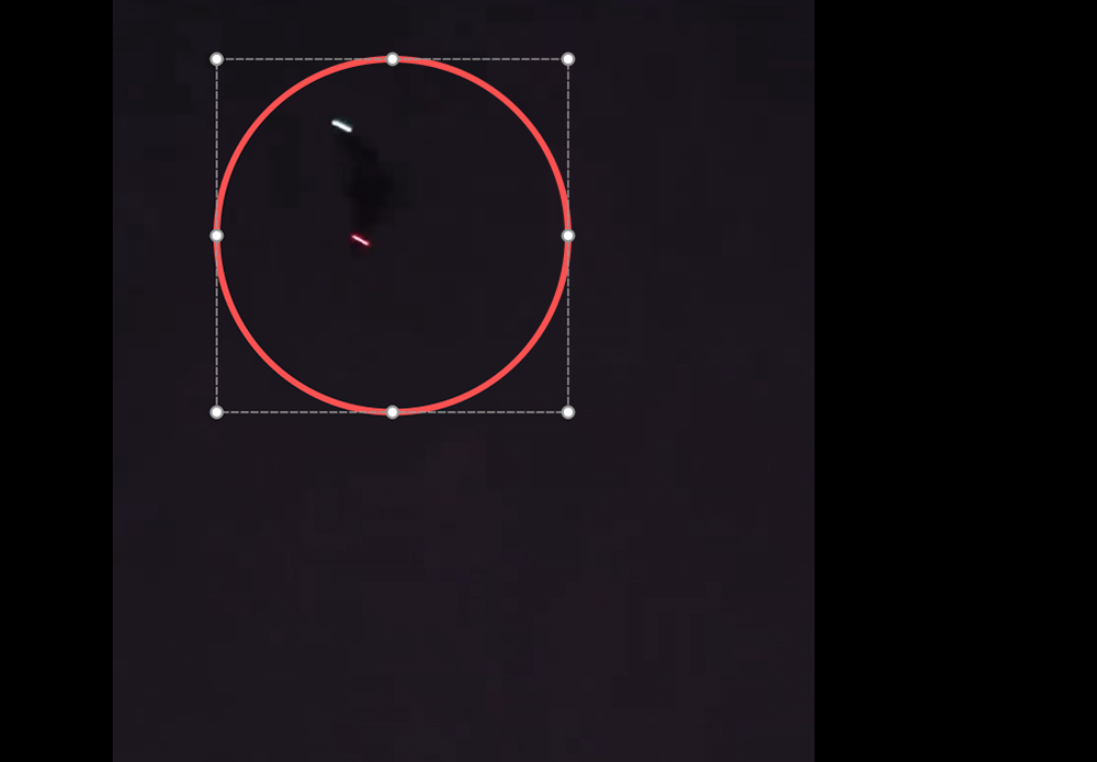 被拍到返回基地的RQ-170隐身无人机,飞翼式布局是其主要特征。