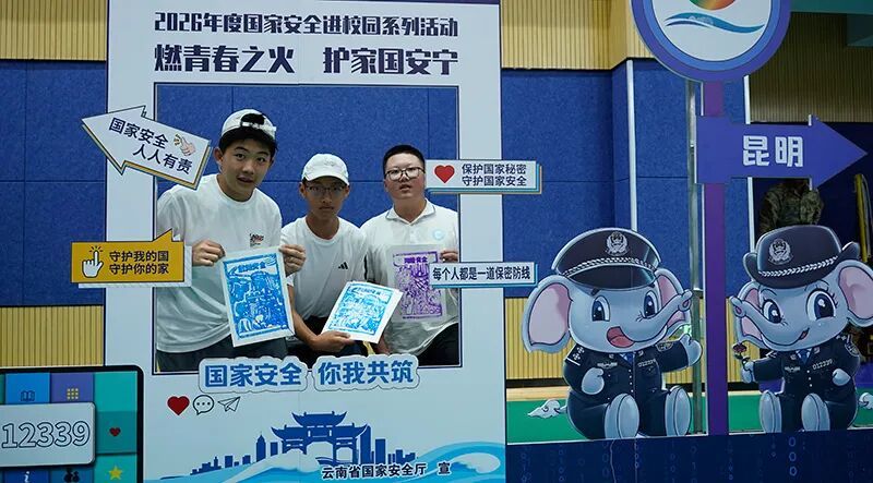 云大附中星耀学校开展甲马拓印活动。