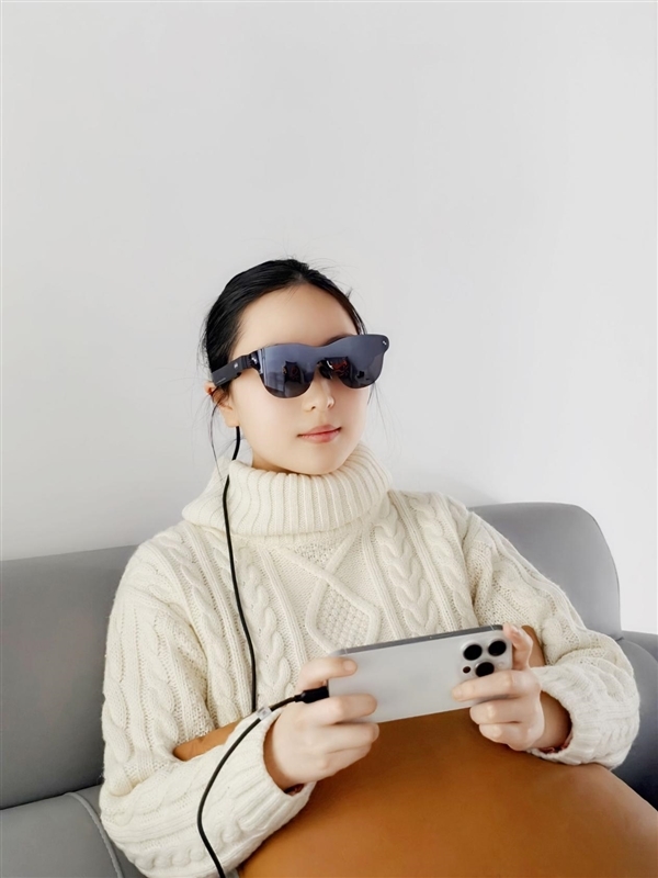 口袋里的135英寸HDR巨幕！雷鸟Air 4 Pro蝙蝠侠图赏