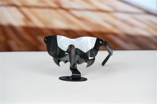 口袋里的135英寸HDR巨幕！雷鸟Air 4 Pro蝙蝠侠图赏