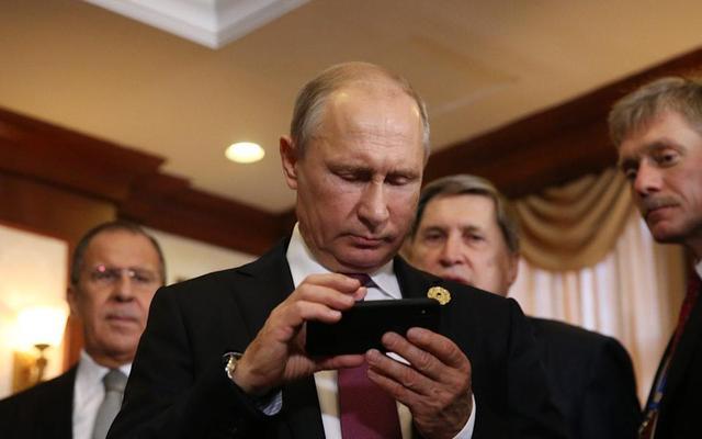 在弗拉基米尔·普京与乌克兰开战后,苹果公司于2022年停止了所有iPhone的销售