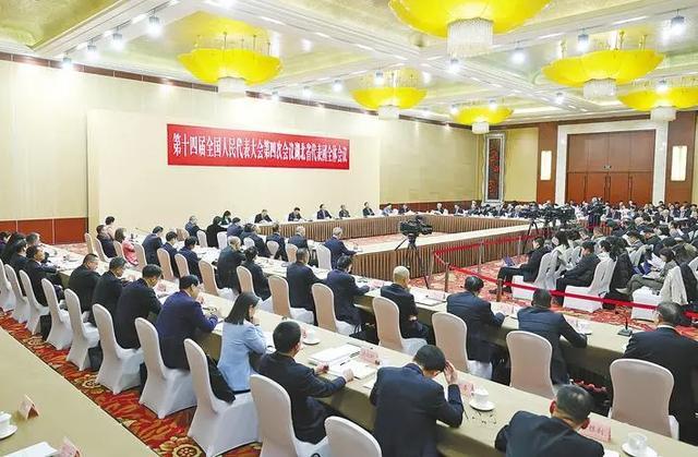 3月6日下午网上配资官网，十四届全国人大四次会议湖北代表团举行第三次全体会议暨媒体开放日活动，审议政府工作报告，并向中外媒体全程开放。 （湖北日报全媒记者 张朋 蔡俊 摄）