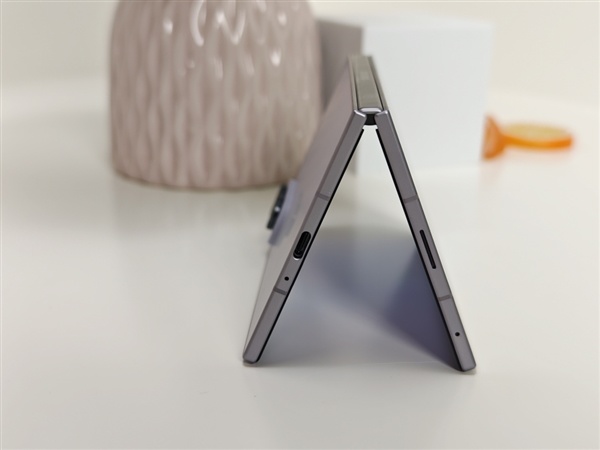 三星Galaxy Z Fold8真机图赏：安卓首款阔折叠 12999元