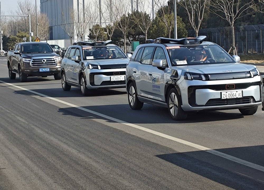 实拍L3路试车队