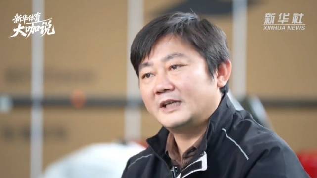 张雪为何不用中国车手？他的回答直白又坦率短线配资平台，毫不避讳